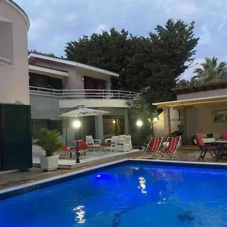 Luxury Near Sea With Private Pool גולם